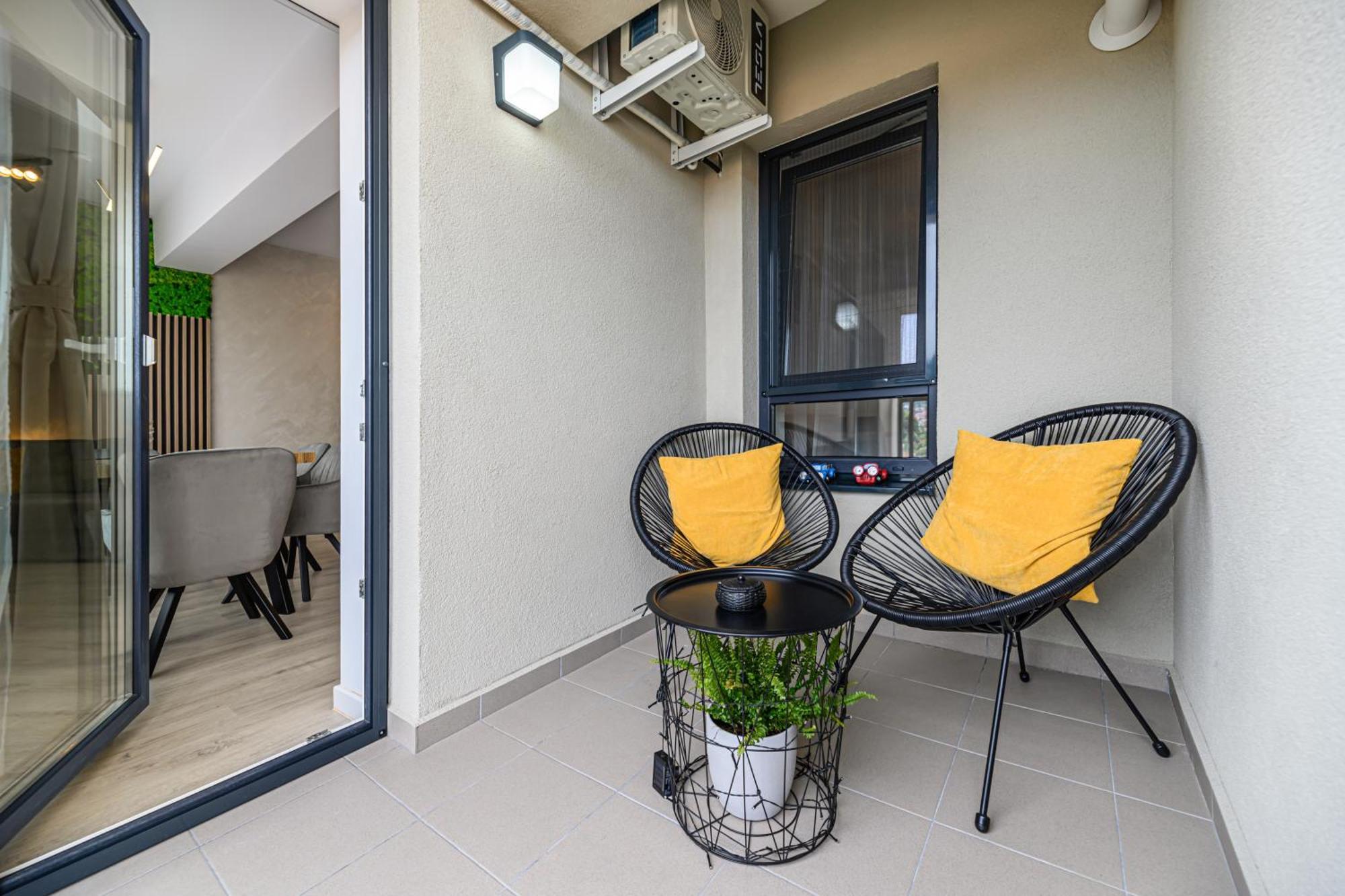 Mountain View Retreat Apartment - Private Parking Brașov Exterior foto